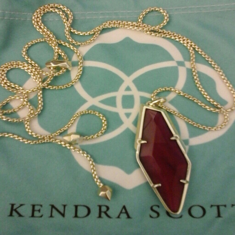 Kendra Scott necklace
